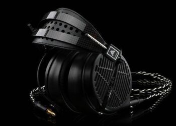 Audezelta on ilmestynyt magnetostaattiset LCD-24 -lippulaivakuulokkeet