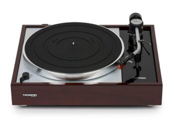 Thorensilta kaksi retrohenkistä levysoitinta