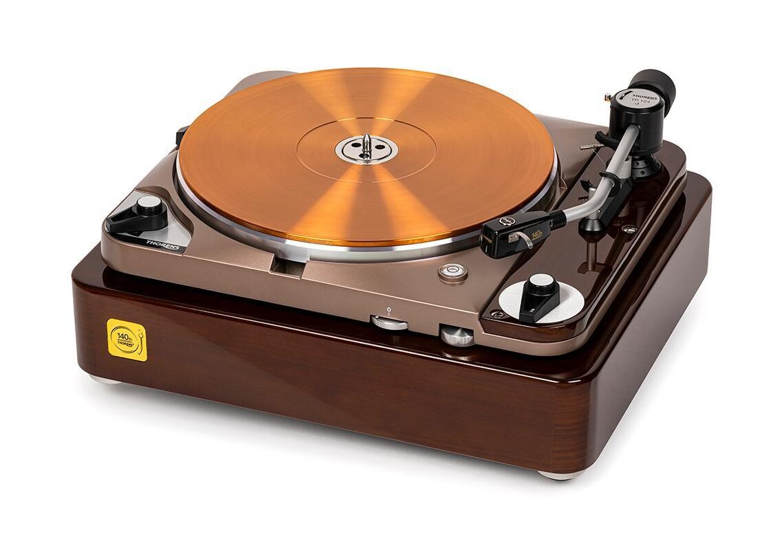Thorens juhlistaa 140-vuotisjuhlaansa TD 124 DD Anniversary -levysoittimella