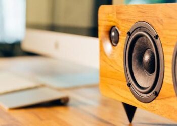 Minfortin puinen 2.1 stereokaiutin