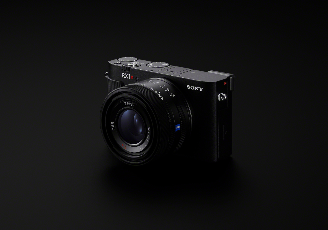 4000 euron kompaktikamera? Kenelle?