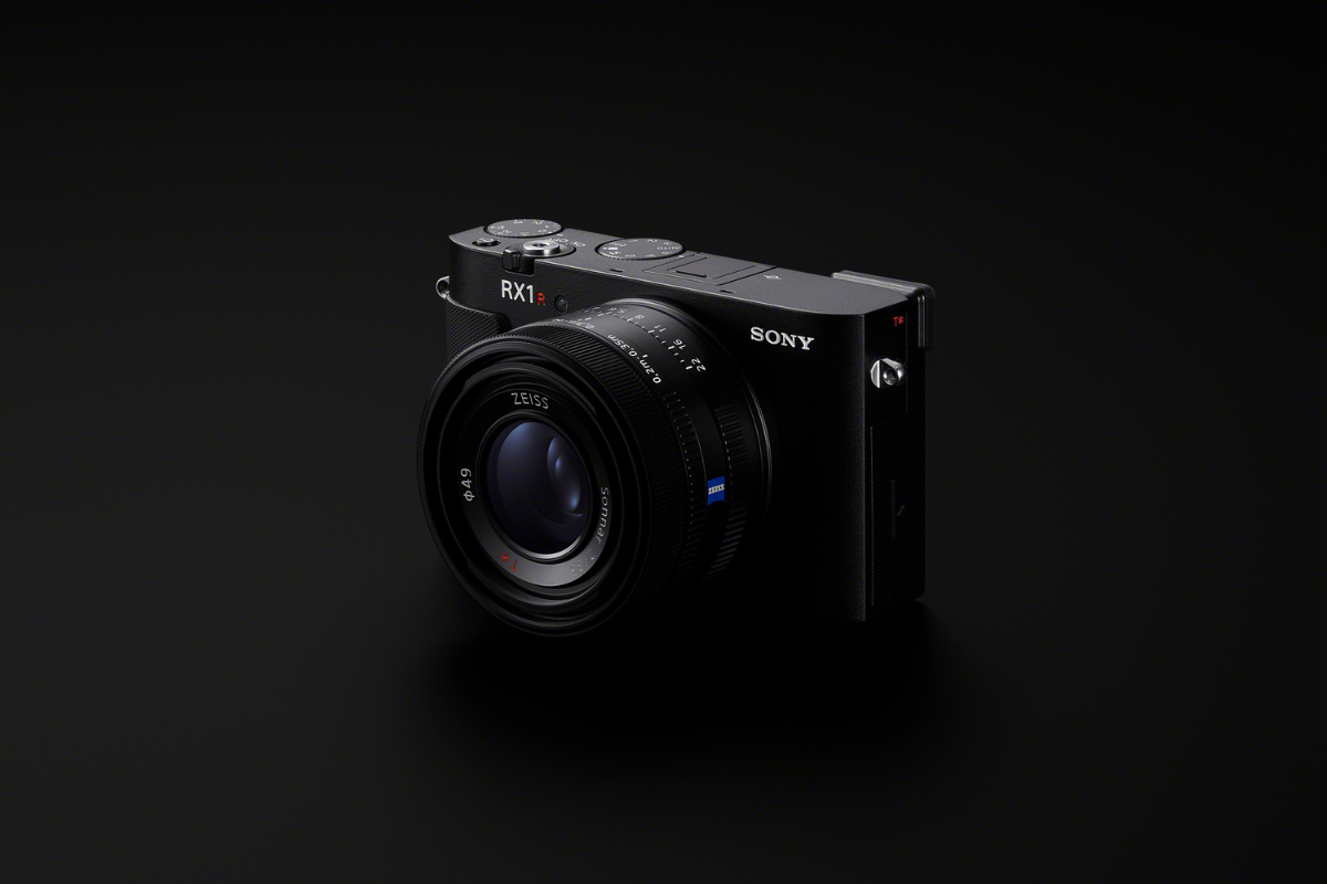 4000 euron kompaktikamera? Kenelle?