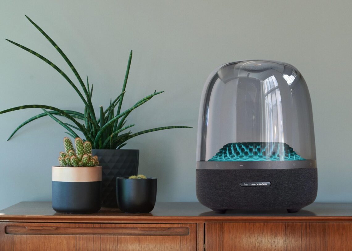 Tyylikkäästi muotoiltu Aura Studio 4