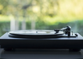 Kokeilussa Pro-Ject A1: Se Vaivattomampi vinyylinpyöritin