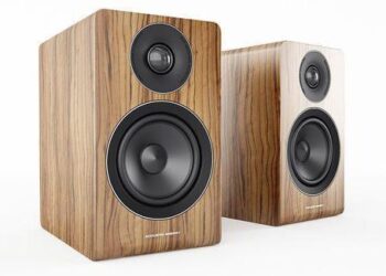 Acoustic Energyn AE100 – vaatimaton ulkomuodoltaan mutta ei ääneltään