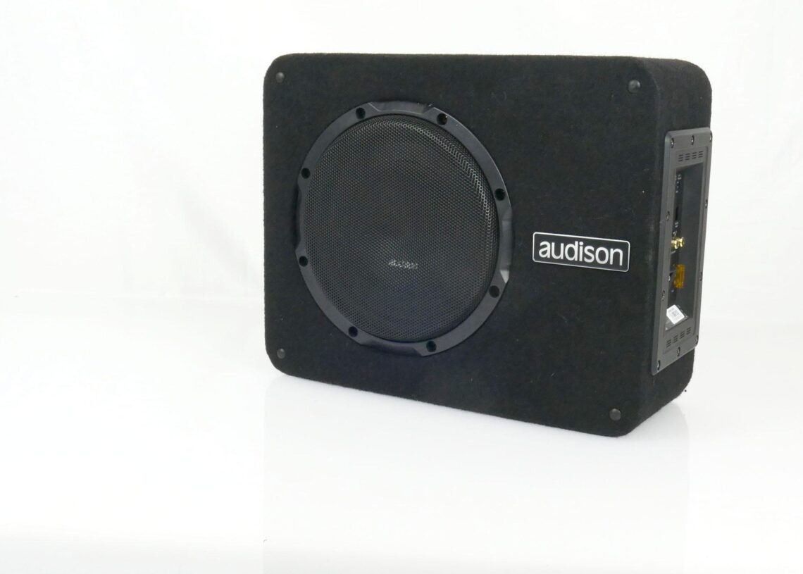 Kokeilussa Audison APBX 8 AS2 -aktiivisubwoofer: Auton bassontoisto kuntoon