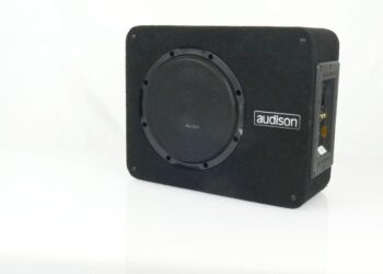 Kokeilussa Audison APBX 8 AS2 -aktiivisubwoofer: Auton bassontoisto kuntoon