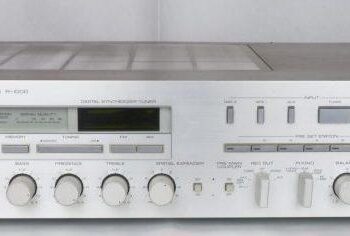 Kokeilussa: Yamaha R-1000 -viritinvahvistin on heleä retrohelmi