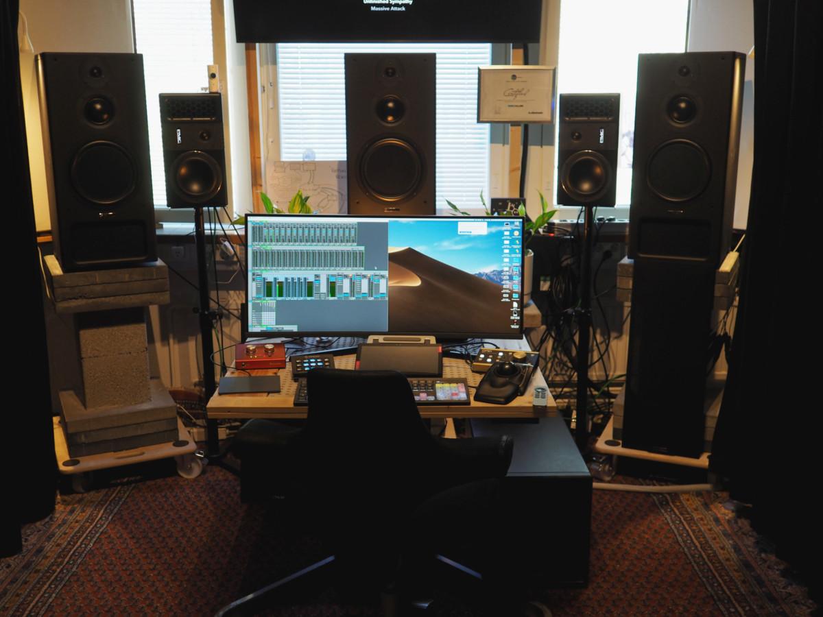 Haastattelussa AtoMix-monikanavastudion Tomi Pietilä: Kuuntelua kaiuttimien takaa