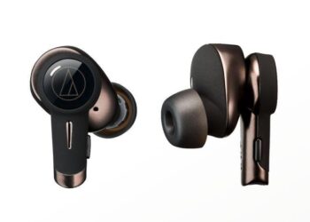 Audio-Technicalta itse puhdistuvat täyslangattomat vastamelukuulokkeet