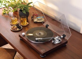 Audio Technicalta kaksi vinyylisoitinta bluetoothilla