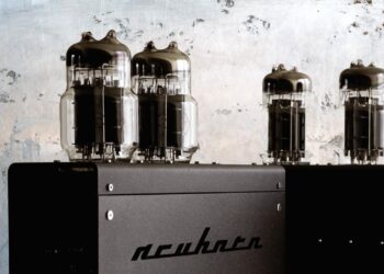 Acuhornilta yhden putken vahvistin