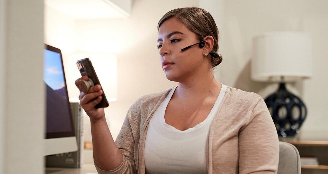 Vain 33 grammaa painava luujohdintekniikalla toimiva kuulokemikrofoni töihin ja vapaa-aikaan