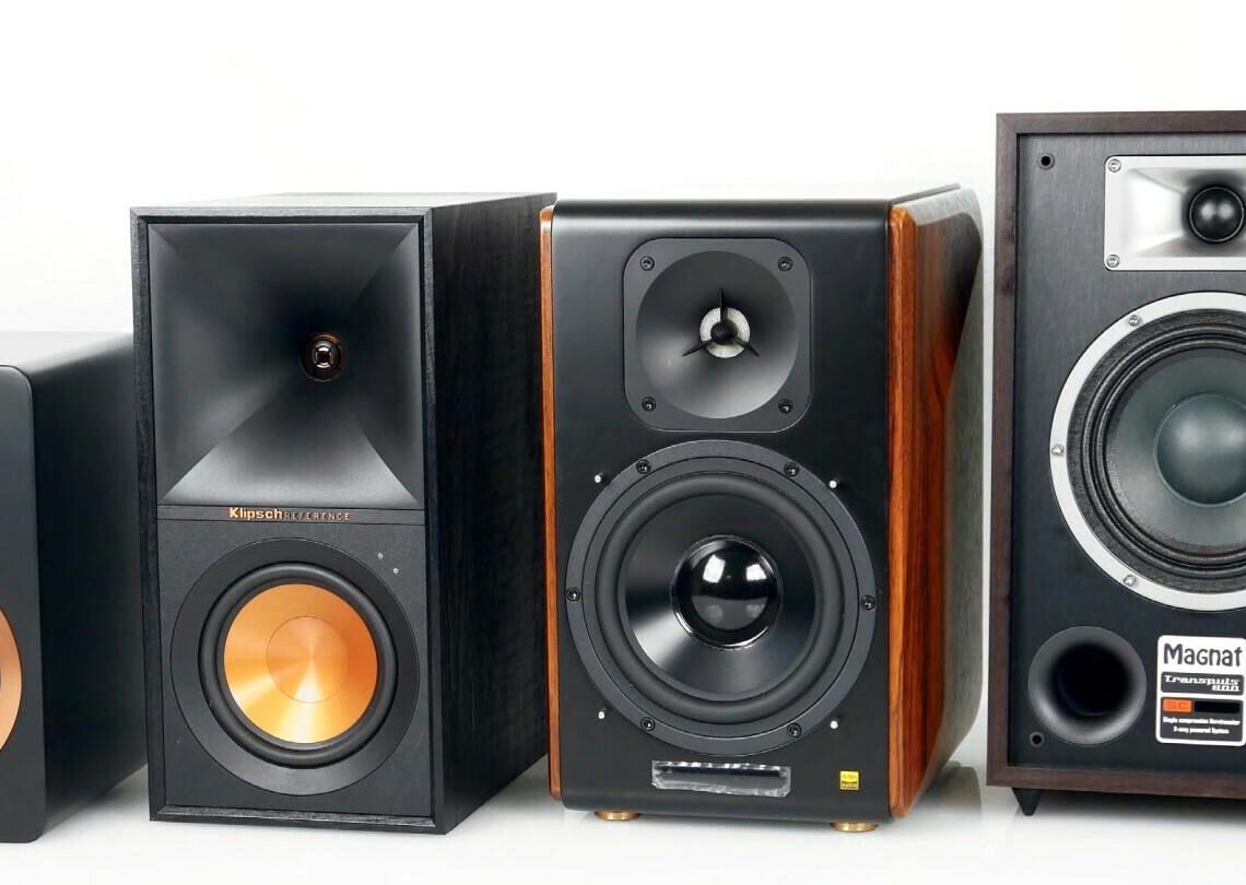 Vertailussa 549–799 € helpot ja kompaktit aktiivikaiuttimet