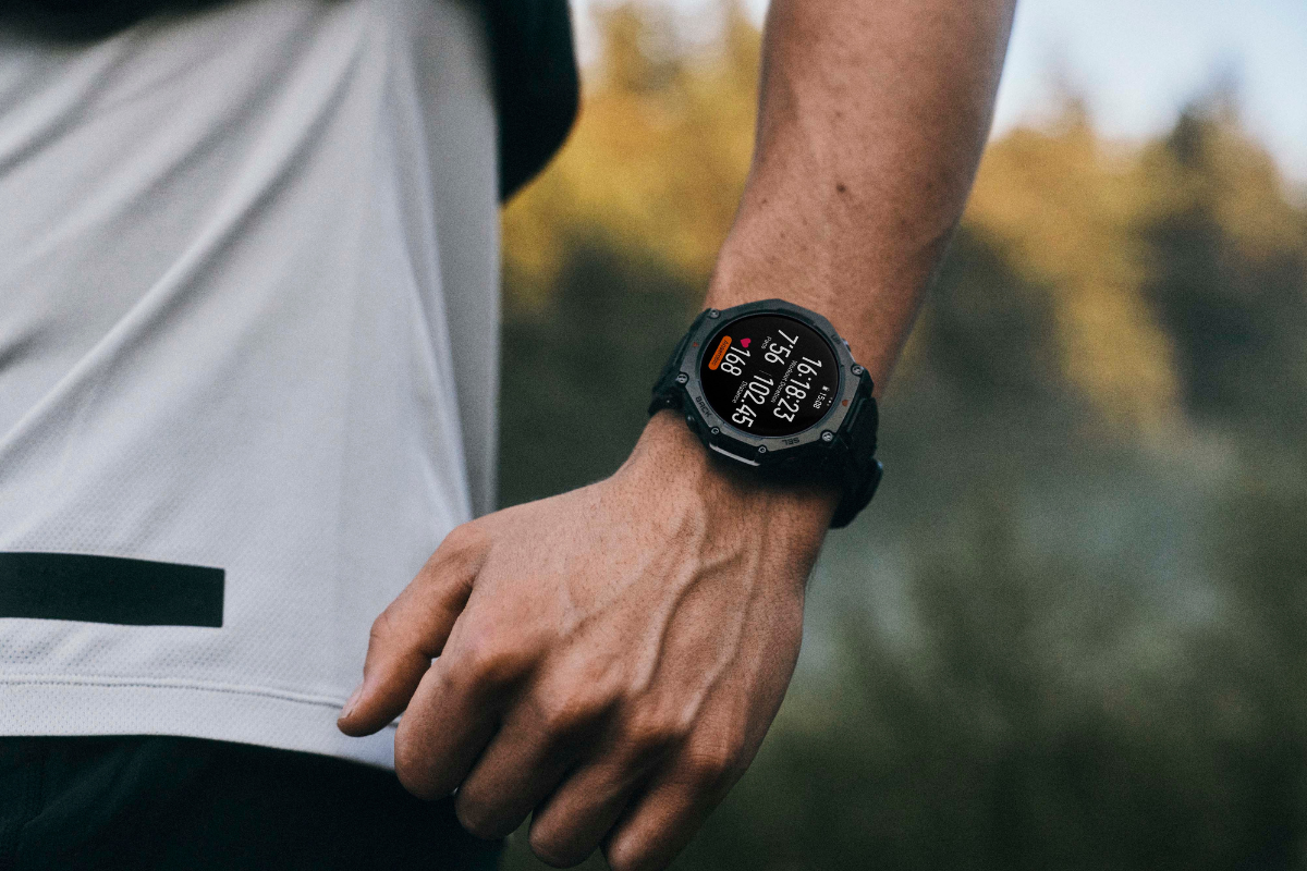 Amazfit T-Rex 3 Pro – Titaanirunkoinen seikkailukello kahdessa koossa, 3 000 nitin AMOLED ja sukellustuki