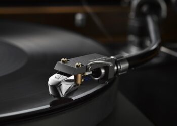 Audio-Technica esitteli uuden highend-äänirasian