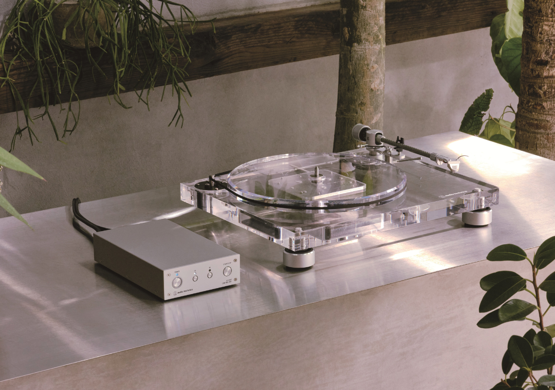 Audio-Technican AT-LPA2 – läpinäkyvä levysoitin, jossa yhdistyvät design ja puhdas analogiatoisto
