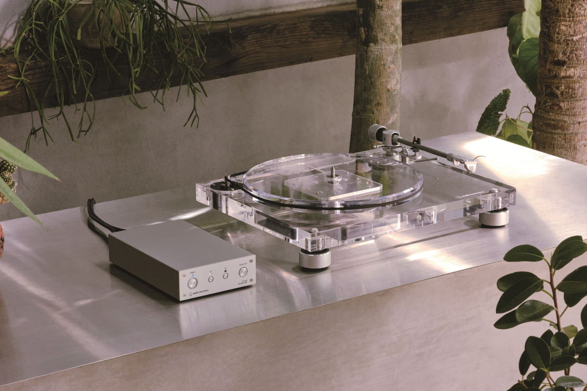 Audio-Technican AT-LPA2 – läpinäkyvä levysoitin, jossa yhdistyvät design ja puhdas analogiatoisto