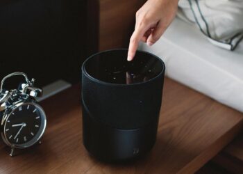 Bluesoundilta kompakti Pulse M -monihuonekaiutin