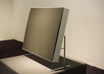 Braun palaa audiomarkkinoille julkistamalla uuden version LE-kaiuttimestaan