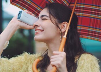 Canon PowerShot ZOOM -taskukokoinen superzoom-kamera valo- ja videokuvaukseen