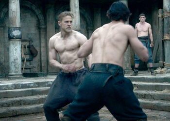 Uuvuttavaa suuruudenhulluutta eli King Arthur: Legend of the Sword