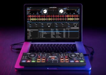 Numarkilta lähes taskukokoinen DJ-kontrolleri