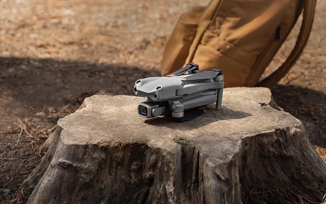 Drone huippuluokan kameralla ja turvaominaisuuksilla