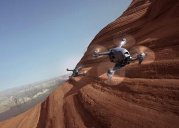 Vauhdikas kuvauskopteri joka kiihtyy 0-100km/h kahdessa sekunnissa ja jonka huippunopeus 140km/h