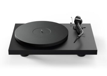 Pro-Jectilta uusi Debut Pro S -levysoitin ja vinyyliäänen puhdistin