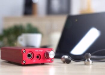 Taskukokoinen DAC-vahvistin EarMen TR-Amp