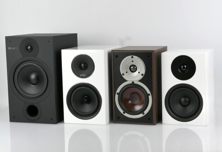 Edulliset hylly- / jalustakaiuttimet – halvallakin saa oikein kelvollista ääntä