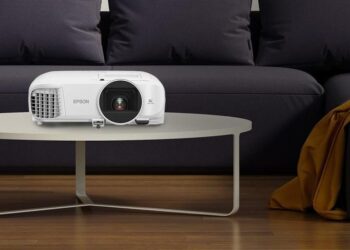 Viihde-elämyksiä kotisohvalle Epsonin uusilla projektoreilla