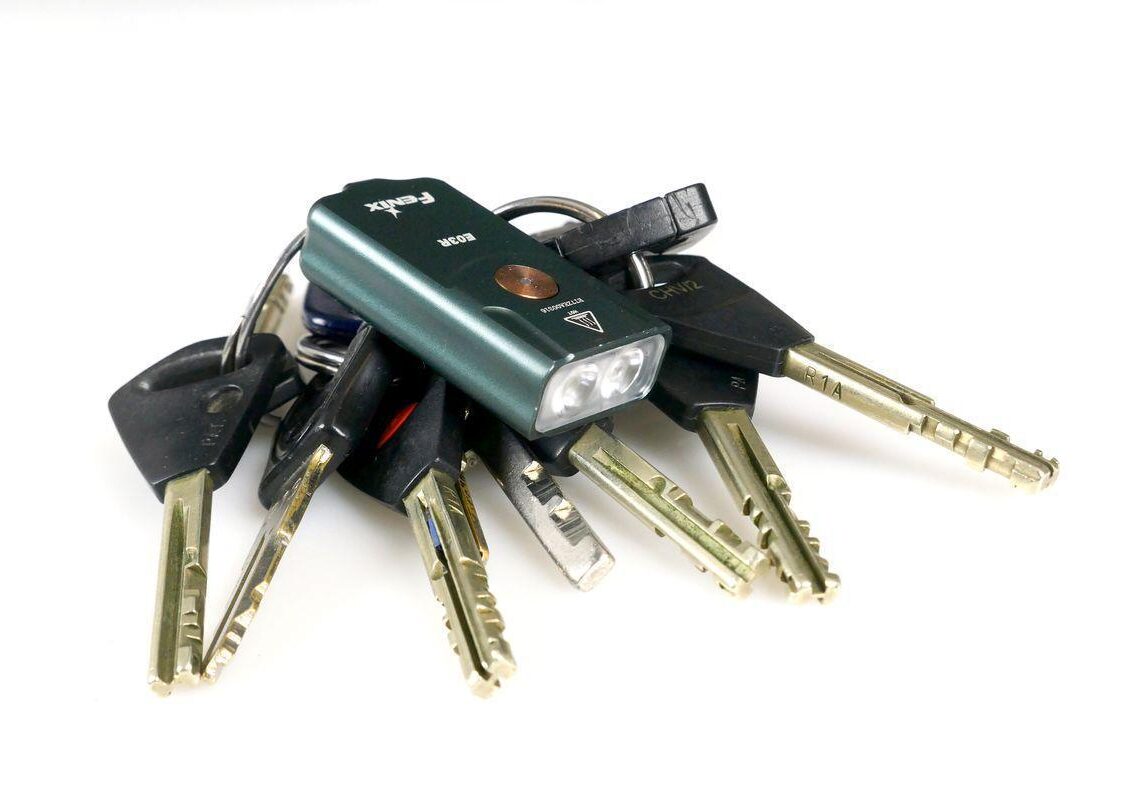 Testissä Fenix E03R -taskulamppu: Paljon valoa avaimenperästä