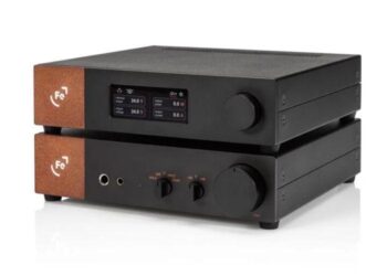 Kompakteja apureita kuulokekuunteluun Puolasta