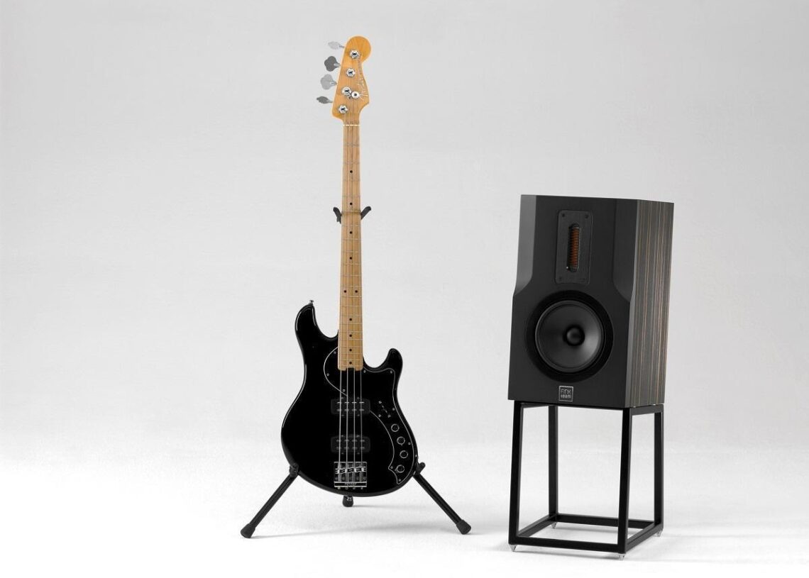 FinkTeam julkaisi uuden laatua ja teknisiä yksityiskohtia huokuvan jalustakaiuttimen