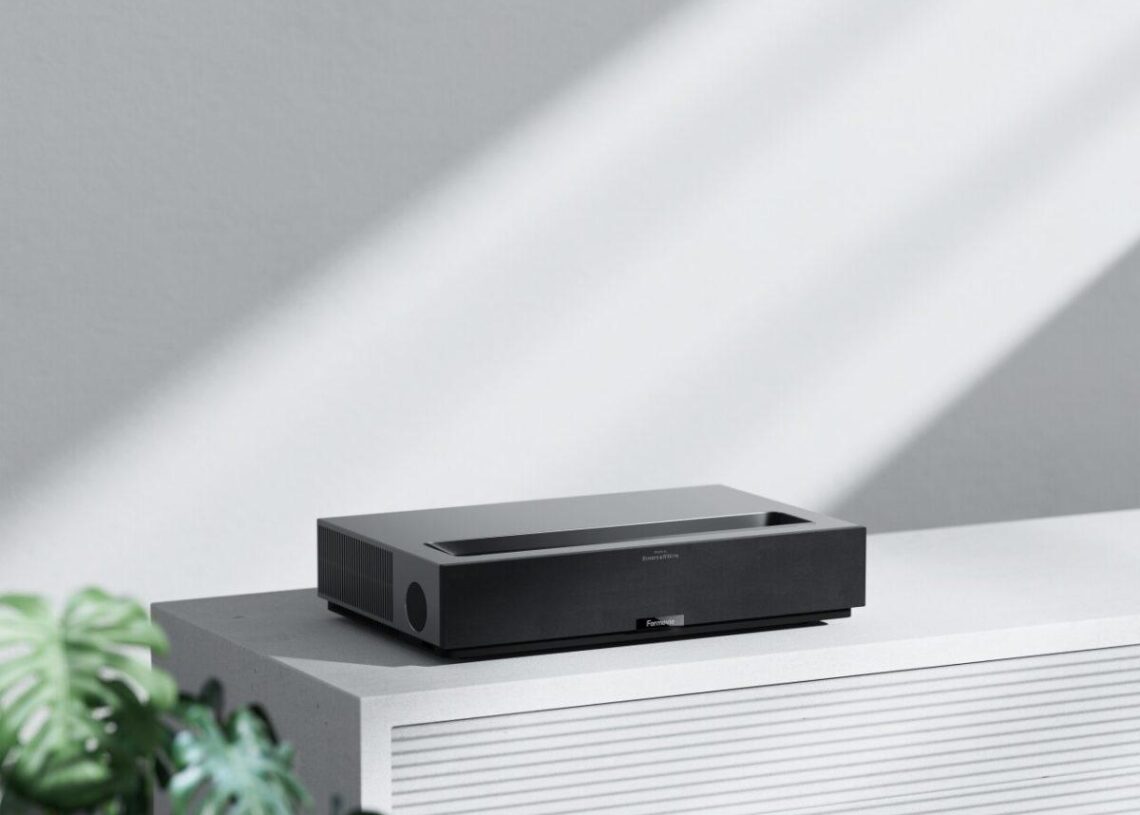 B&W kehitteli äänentoistojärjestelmän Formovien lähiheittoprojektoriin