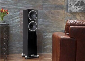 Fyne Audio esitteli erikoispainoksen F502-lattiakaiuttimestaan – vaikutteita ylemmistä mallisarjoista