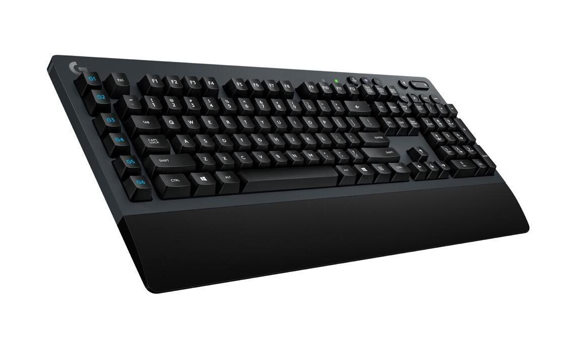 Logitechiltä langaton hiiri, matto ja näppäimistö pelaajille