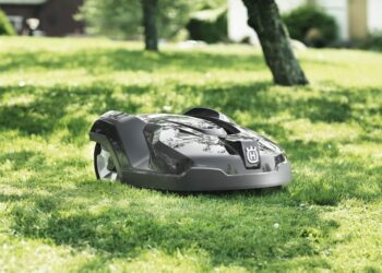 Husqvarna lanseeraa robottiruohonleikkurin järeille nurmikentille