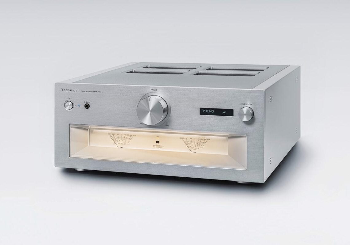 Testissä Technics SU-R1000 -vahvistin: Brutaalia digivääntöä!