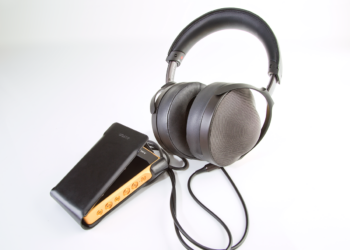 Ylellistä matkaääntä Sonyn huippukuulokkeilla ja -toistimella