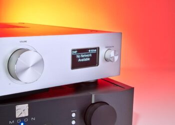 Parivertailu: Technicsin ja Moonin highend-verkkovahvistimet