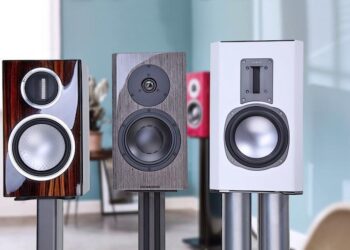 Vertailussa jalustakaiuttimet: Kokoaan suurempaa ääntä