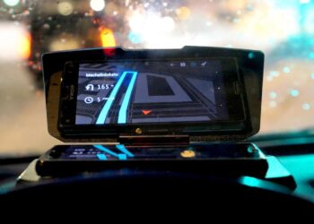 AVPlus kokeilee: HUD-näyttö kännykkästä ja OBD:stä myös