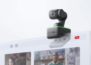 Insta 360 Link -verkkokameraa pystyy ohjaamaan eleillä