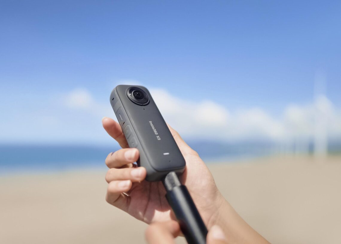 360 asteen näkökentällä toimiva Insta360 X3