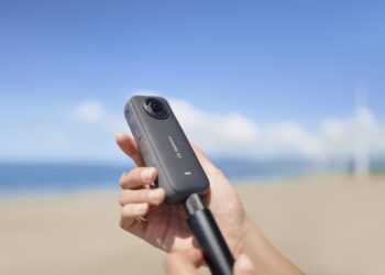 360 asteen näkökentällä toimiva Insta360 X3