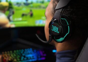 JBL:ltä langattomat pelikuulokkeet vastamelutoiminnolla ja päänseurannalla