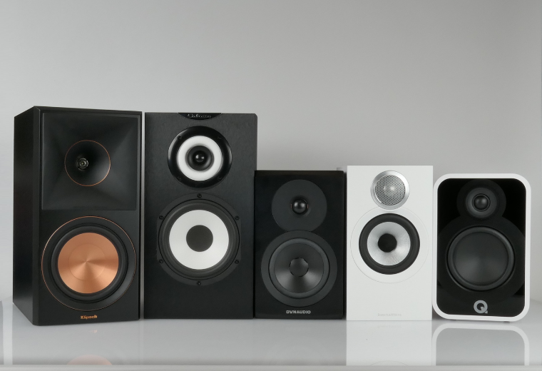 Jalustakaiuttimet 700–900 euroa